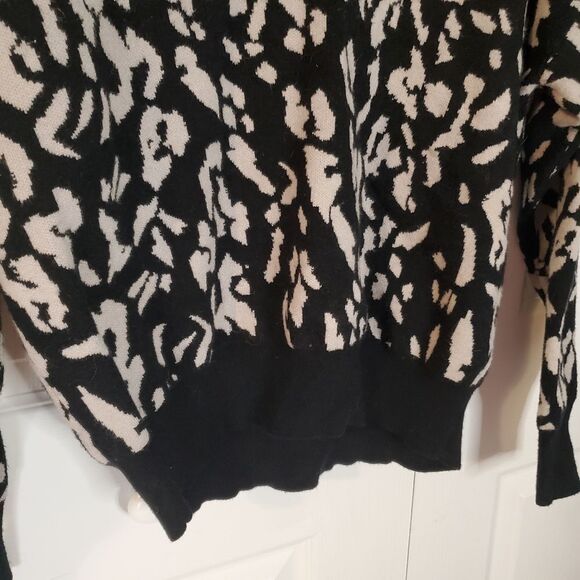 Tahari Leopard Print Polo Sweater - Picture 4 of 6